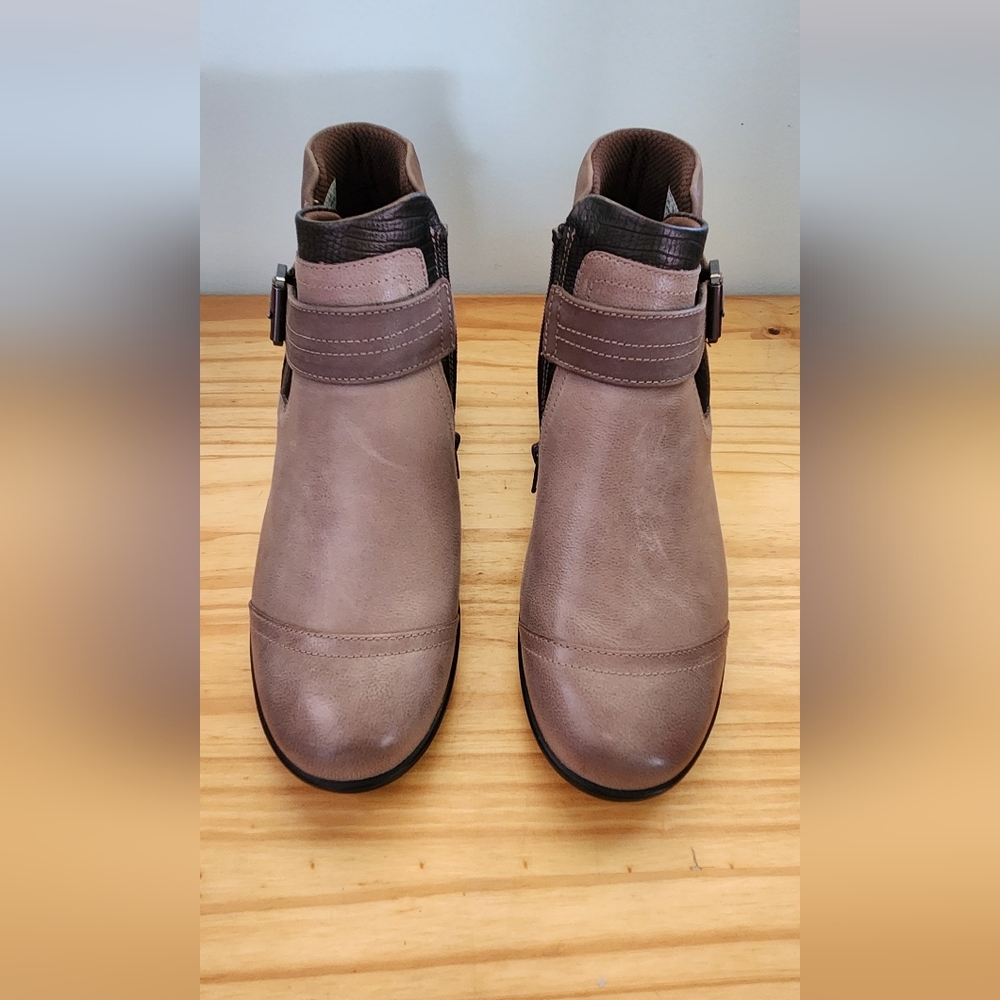 Chic Two-Tone Ankle Boots - Picture 2 of 6